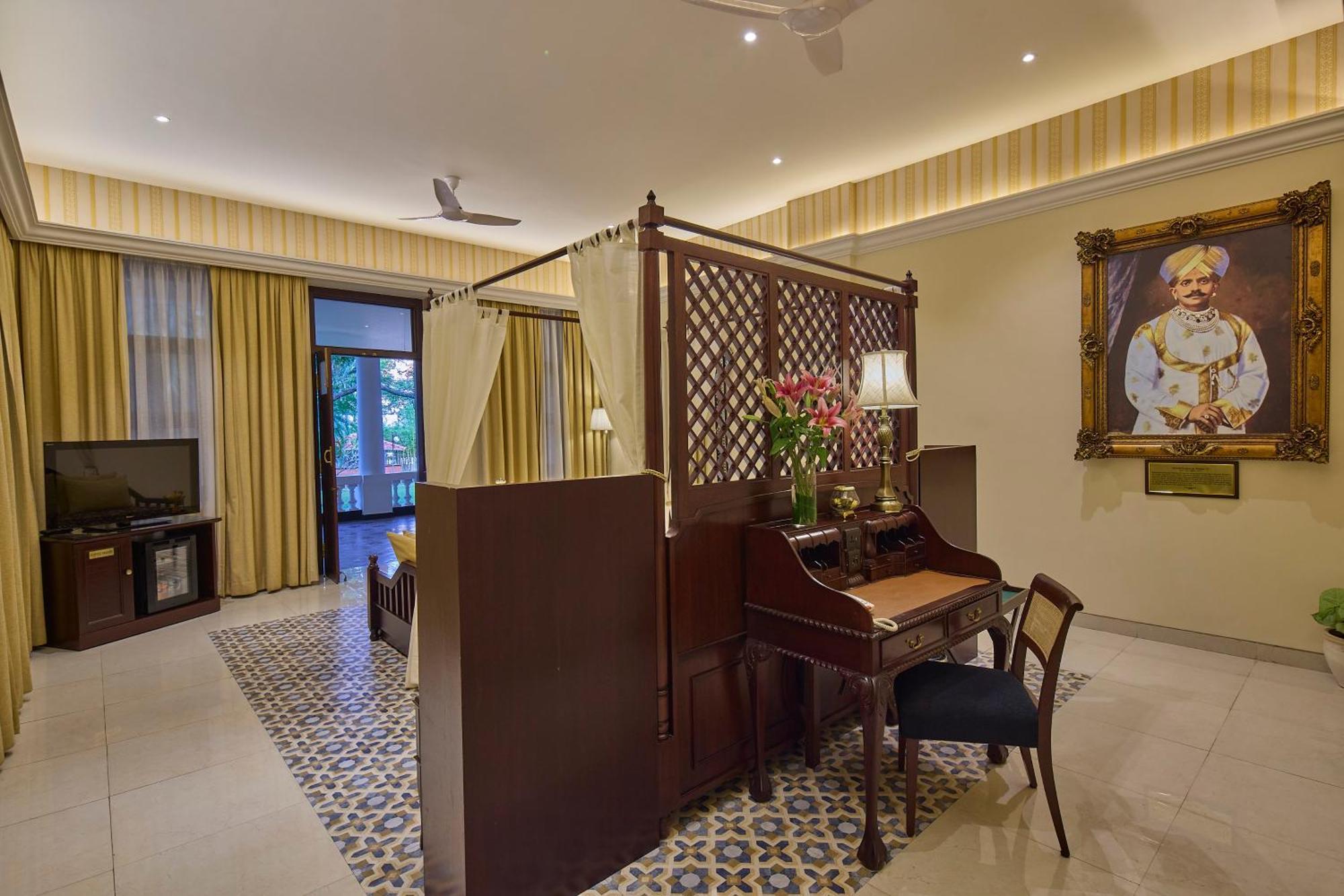 Royal Orchid Metropole Mysore Exterior foto