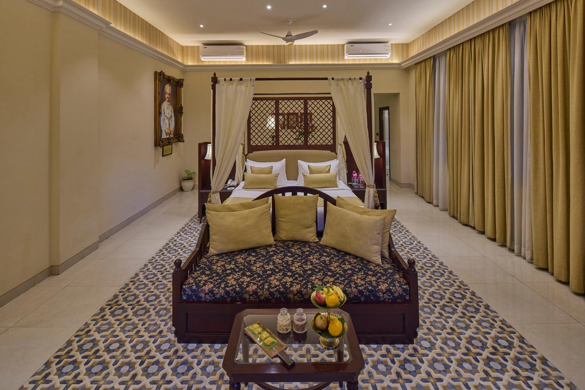 Royal Orchid Metropole Mysore Exterior foto