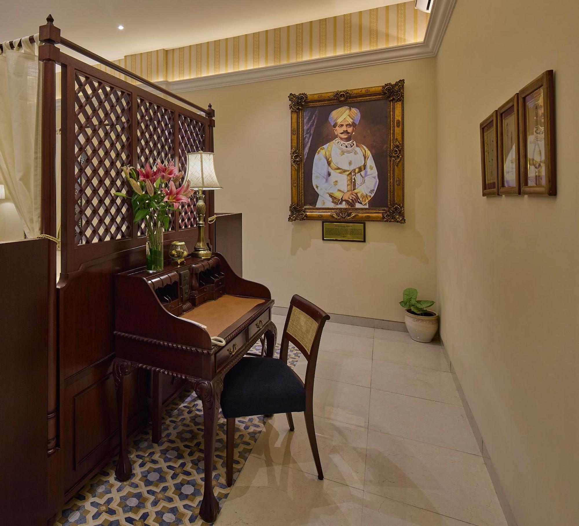 Royal Orchid Metropole Mysore Exterior foto